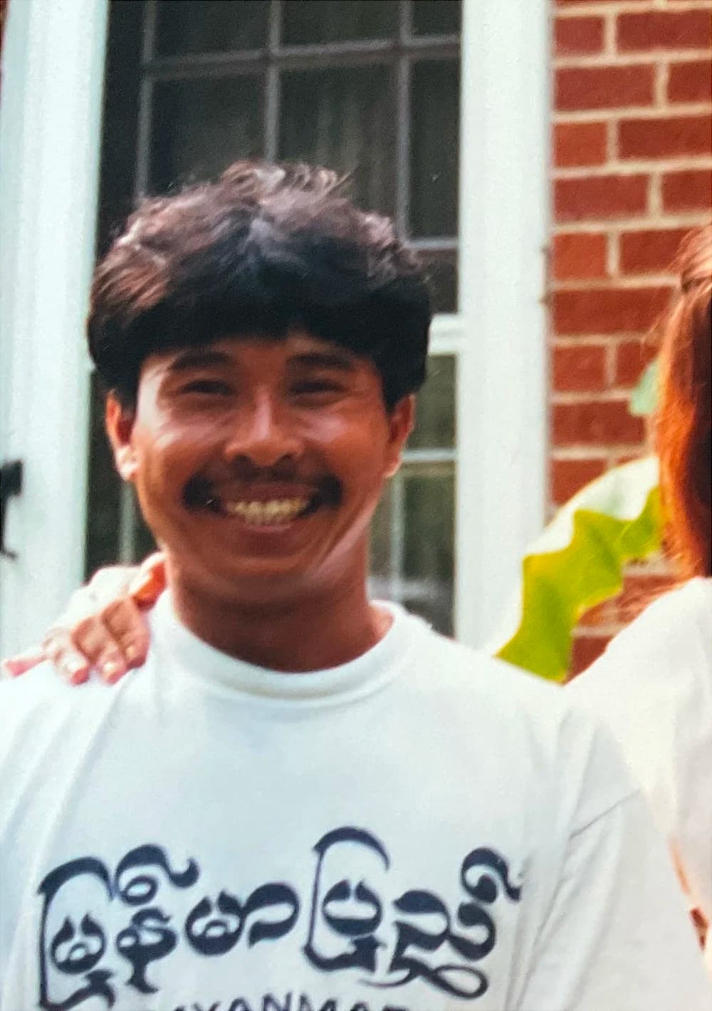Khilton Nangmeithem 1993 mit Allen Pittman und einem Kollegen fotografiert